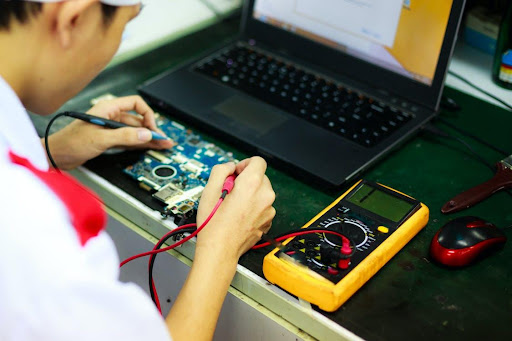 Testing a circuitboard